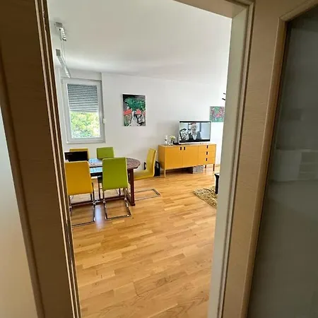 Yellow Turtle Apartment