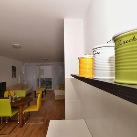 Yellow Turtle Apartment