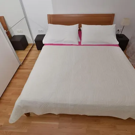 Yellow Turtle Apartment Makarska